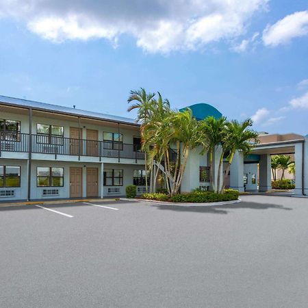 Готель Baymont By Wyndham Punta Gorda/Port Charlotte Екстер'єр фото